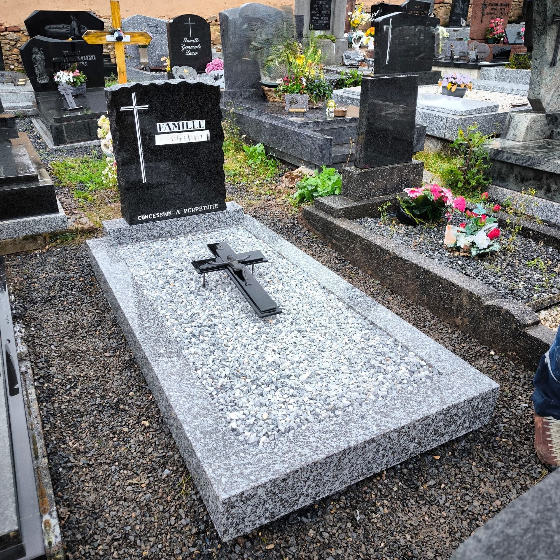 Réfection et embellissement de sépulture