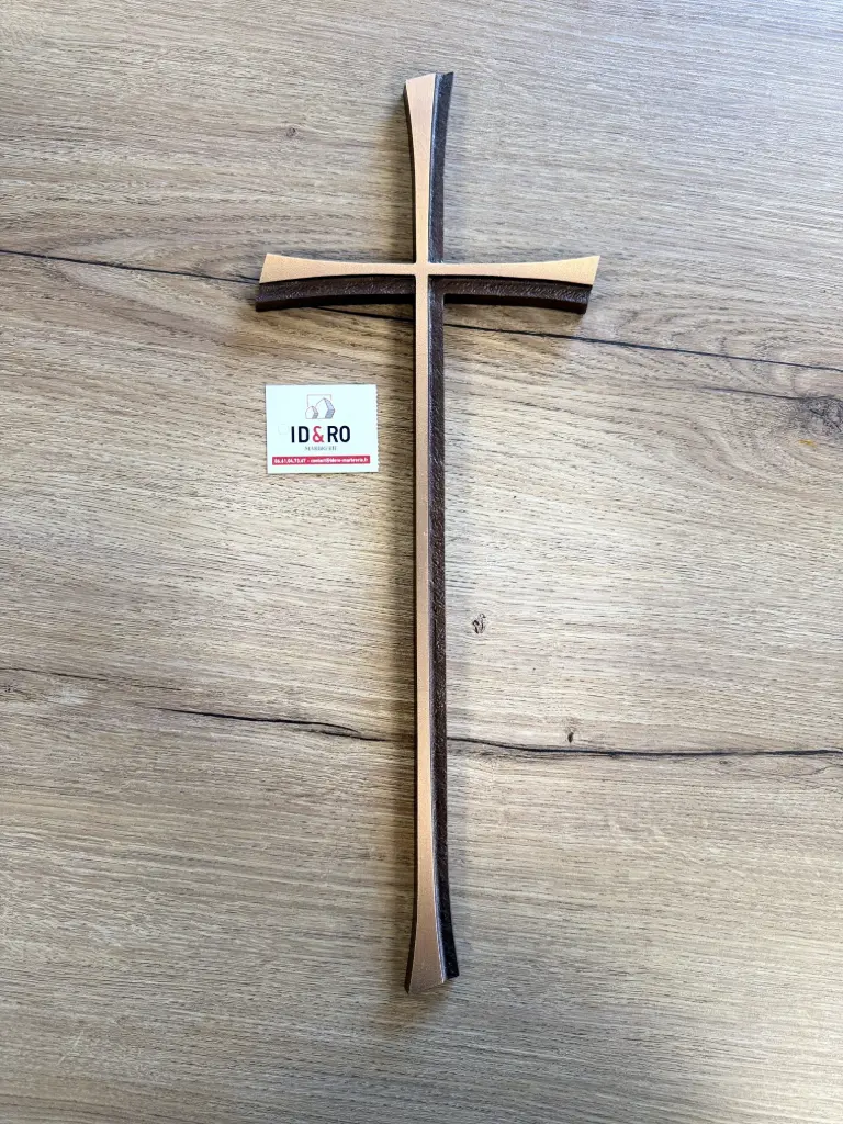 Croix Kontur en bronze 40 cm