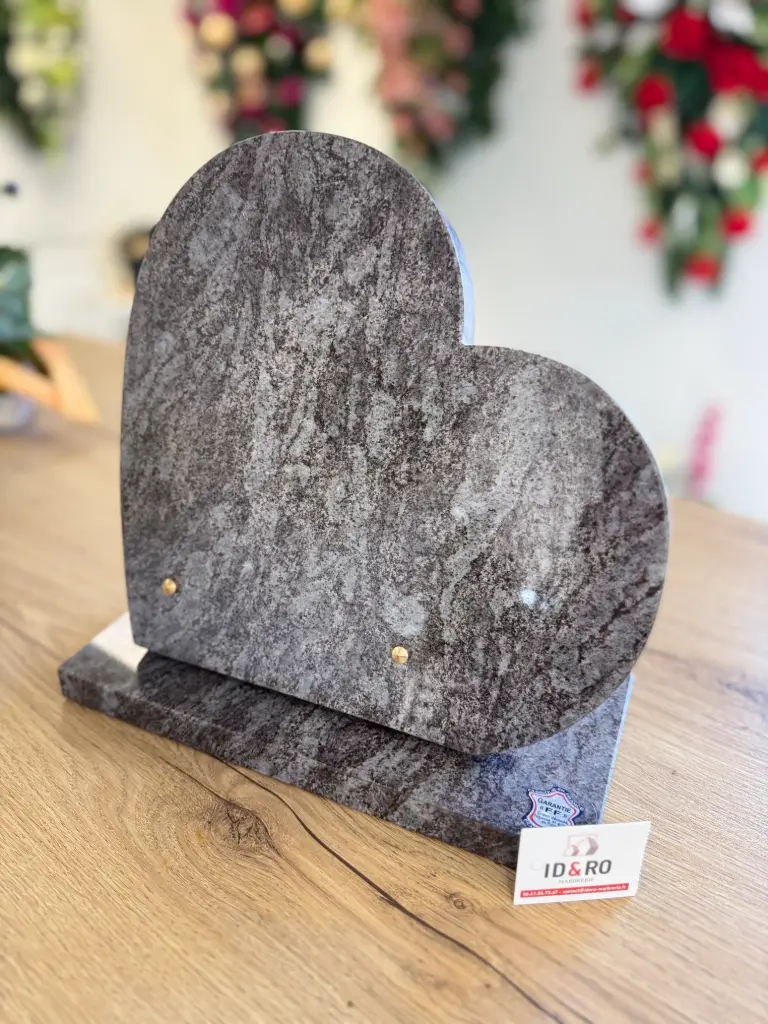 COEUR 30x30 SUR SOCLE - NUE 