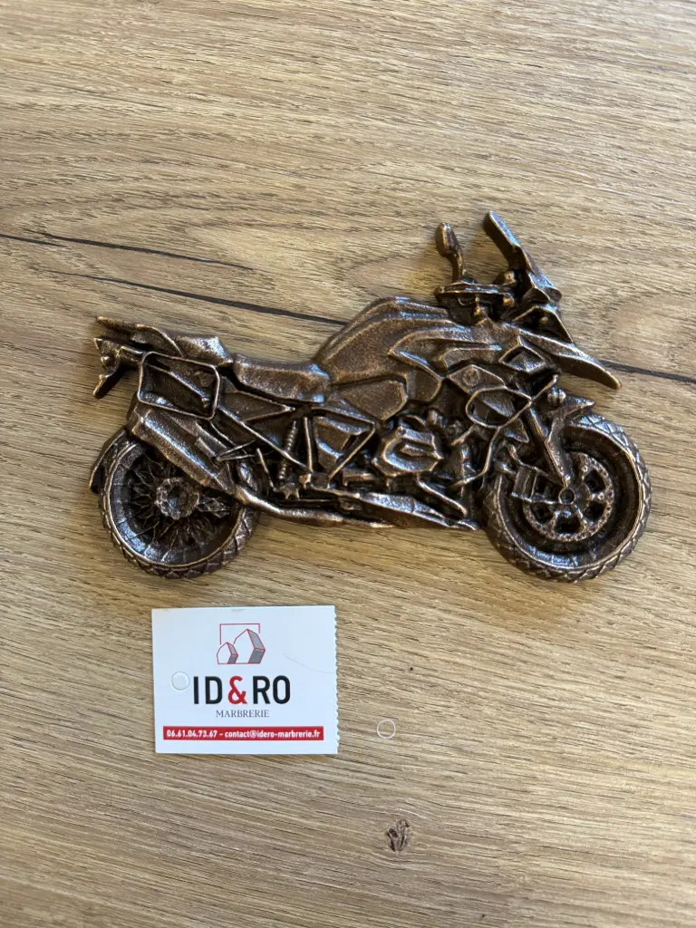Moto - ornement en bronze  